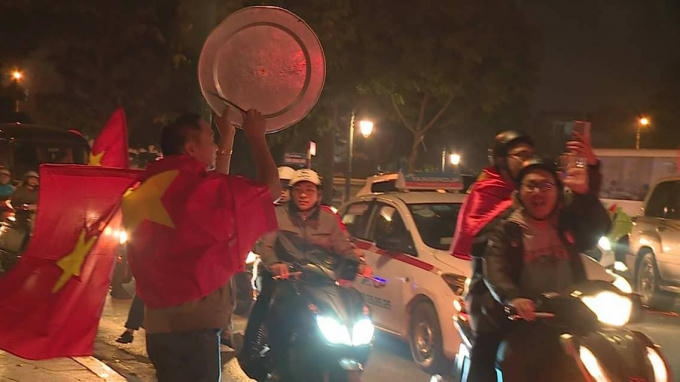 Nh&igrave;n lại một đ&ecirc;m H&agrave; Nội