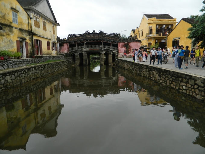 Theo quy định, tham quan phố cổ và Chùa Cầu phải mua vé.