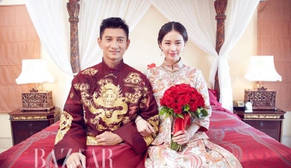 Ngô Kỳ Long diện chiếc áo long bào trong ngày rước dâu của mình. Ảnh: Sina.