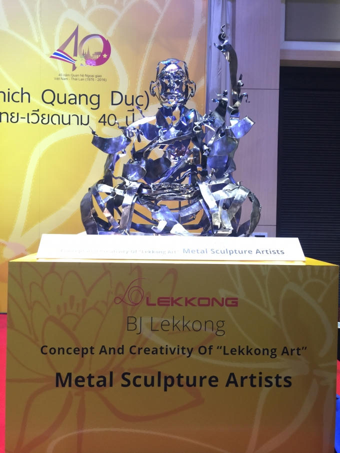 Bức tượng hòa thượng Thích Quảng Đức.