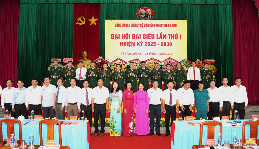 Đại biểu chụp ảnh lưu niệm tại Đại hội.