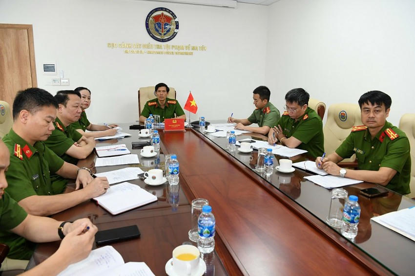 Đại tá Ngô Thanh Bình, Cục trưởng Cục Cảnh sát điều tra tội phạm về ma túy, Bộ Công an điều hành cuộc gặp xã giao. Ảnh: C04