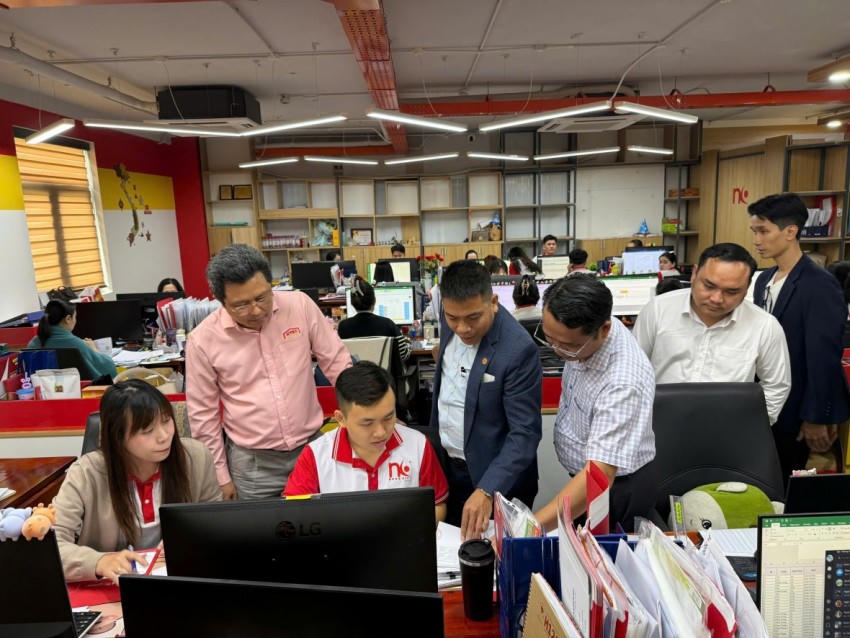 Đoàn kiểm tra thực tế tại văn phòng Công ty TNHH Cung ứng Nhân lực Nhân Kiệt