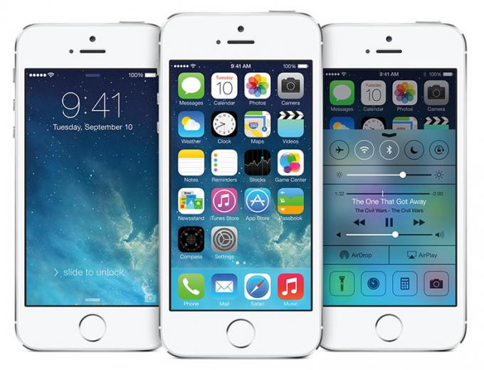 iPhone 5S là thiết bị tiếp theo cho thấy sức nóng khủng khiếp của iPhone đối với người dùng trong nước khi chiếc máy đầu tiên tại Thành phố Hồ Chí Minh được mang về vào ngày 20 tháng 9 đã được đặt mua ngay lập tức với giá lên tới 52 triệu đồng. Đây là mẫu máy có bộ nhớ trong 64GB vàng champagne.