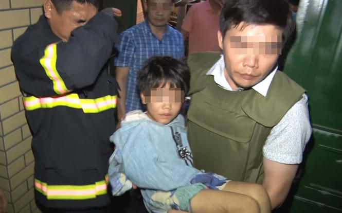 Lực lượng chức năng giải cứu cháu N.A