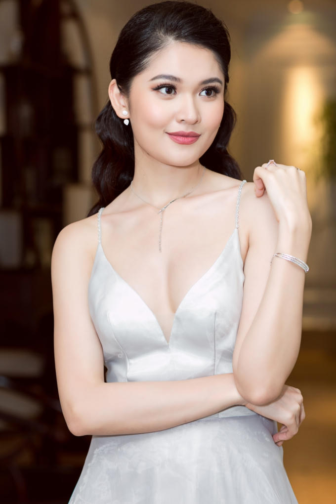 Á hậu Thuỳ Dung ngưỡng mộ chuyện tình 8 năm của cựu Miss World - Megan Young