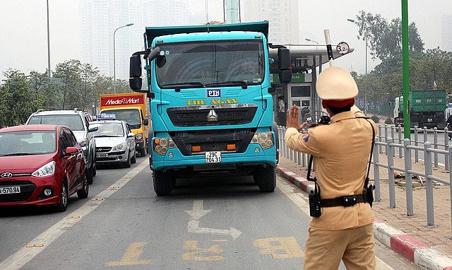 Thanh Hóa thu hồi hàng trăm phù hiệu xe kinh doanh vận tải vi phạm. (Ảnh minh họa)