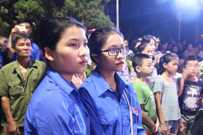 Khoảng 2000 đoàn viên trên địa bàn Hà Nội đã có mặt từ rất sớm để cùng nhau thắp nến tri ân các Anh hùng liệt sĩ.