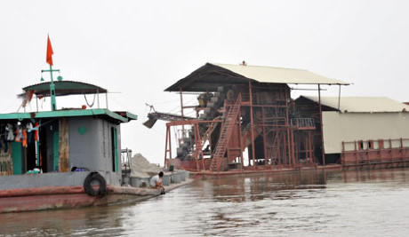 Dự án khai thác cát trên sông Cầu qua huyện Quế Võ (Bắc Ninh) đã tạm dừng.