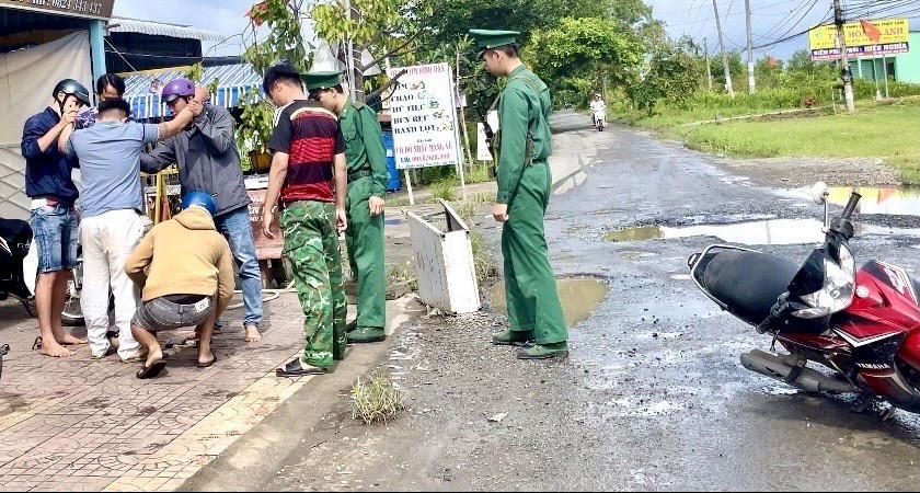 Đối tượng sử dụng trái phép chất ma túy bị lực lượng chức năng bắt giữ. Ảnh: Hoàng Tặng