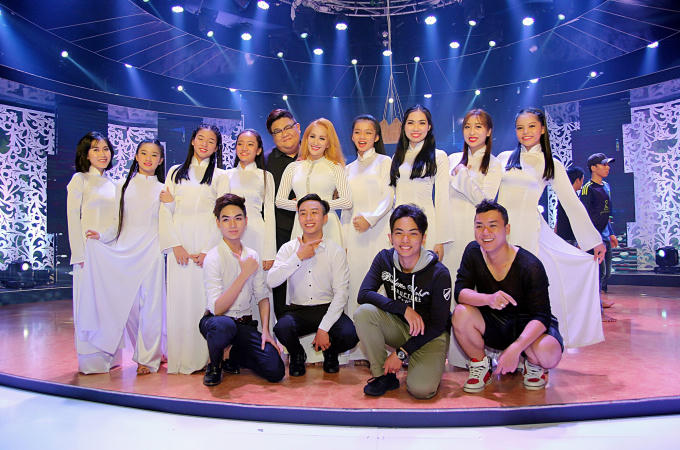 Lạ mắt với màn múa trên nền nhạc Trịnh của Khánh Thi và Vương Khang