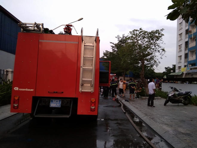 N&oacute;ng: Ch&aacute;y lớn ở chung cư Carina Plaza, &iacute;t nhất 13 người chết, 14 người bị thương