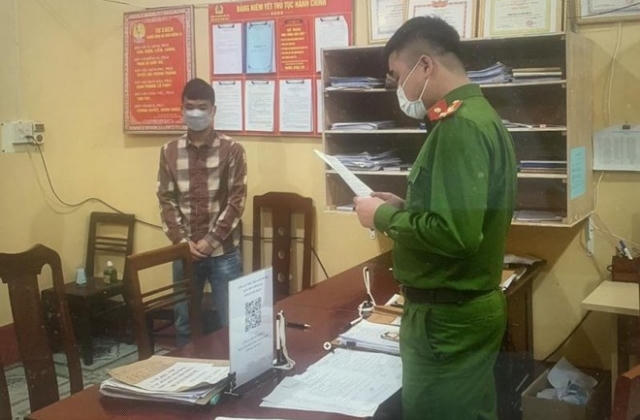 Cán bộ trạm thu phí bị khởi tố vì nhận tiền để ‘thông chốt’ xe quá tải lên cao tốc