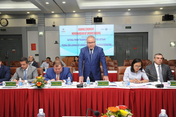 Ông Andrey Murov - Chủ tịch HĐQT kiêm Tổng giám đốc FGC UES phát biểu tại buổi làm việc.