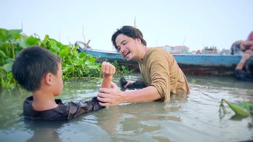 Những cử chỉ ân cần.