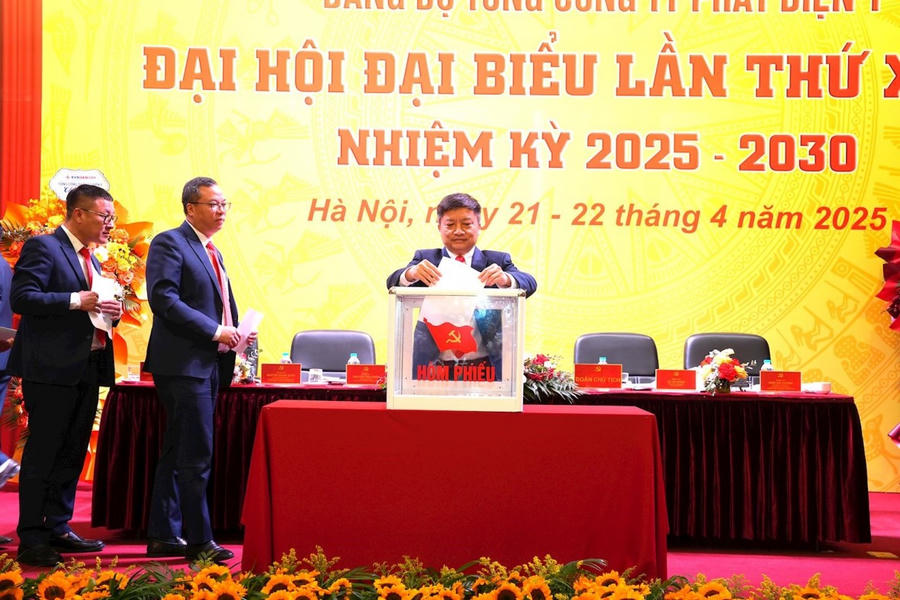 Các đại biểu bỏ phiếu bầu Ban chấp hành Đảng bộ EVNGENCO1 nhiệm kỳ 2025 - 2030
