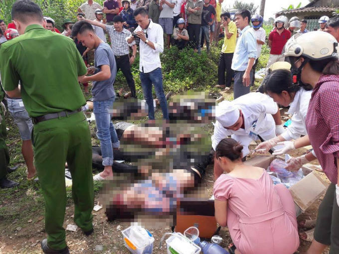 Tính tới thời điểm hiện tại đã có 11 người chết tại chỗ, 4 người bị thương đang được cấp cứu tại bệnh viện đa khoa huyện Tam Đường"...