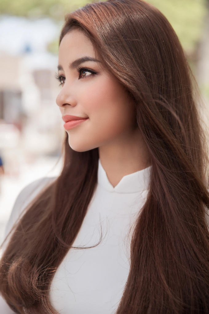Ngoài ra, Phạm Hương còn tham gia hàng loạt hoạt động văn hóa, giáo dục khác.