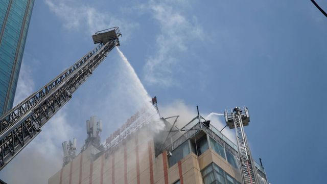 Đến 11h30, đám cháy cơ bản được khống chế