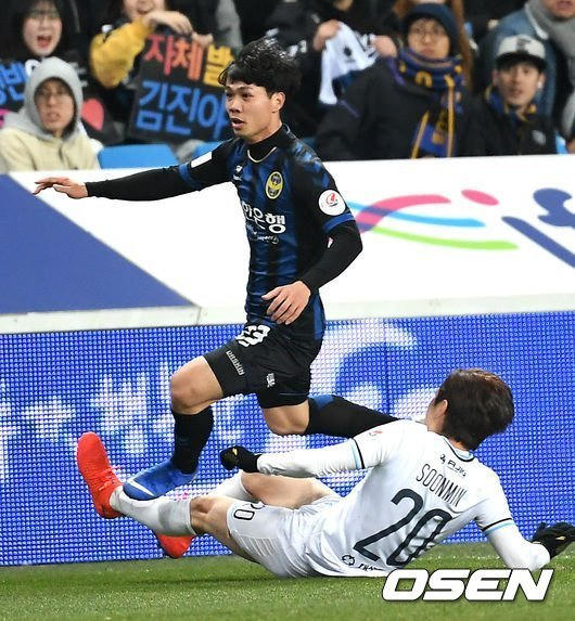 Công Phượng nỗ lực, chiến đấu ở giải K-League hàng đầu châu Á đã đáng khen ngợi, biết CP23 phải chịu thêm áp lực không đáng có - trả lời phỏng vấn ngay trước trận, thì càng nể hơn
