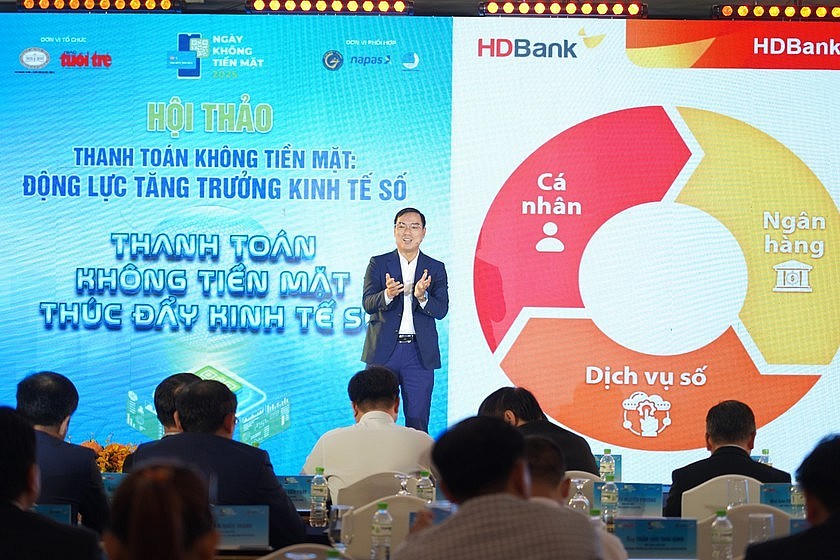 Theo chia sẻ của ông Đàm Thế Thái - Phó Tổng Giám đốc HDBank tại hội thảo, số hóa tại HDBank là một hành trình nhân văn, nơi từng sản phẩm được thiết kế từ góc nhìn của cuộc sống, từng trải nghiệm được kiểm chứng bởi cảm xúc người dùng.