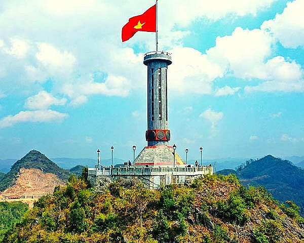 Cột cờ Quốc gia Lũng Cú.