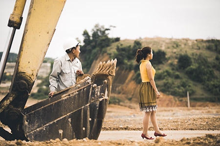 "Việc khởi đầu của hôn nhân tại nơi “kết thúc sự sống” này là sự trở về với cội nguồn, về với nơi mình sẽ được sinh ra...". Ảnh: Ma Loan.