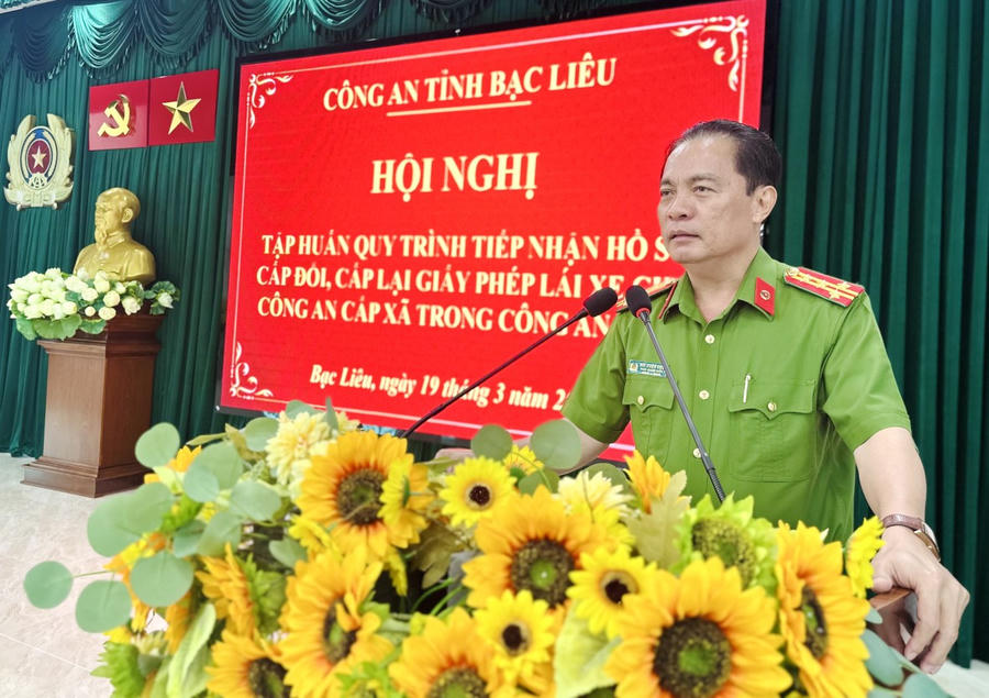 Đại tá Bùi Xuân Khởi - Phó Giám đốc Công an tỉnh Bạc Liêu, phát biểu chỉ đạo Hội nghị.