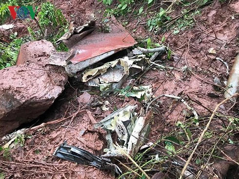 Hiện trường vụ rơi máy bay quân sự ở Nghệ An.