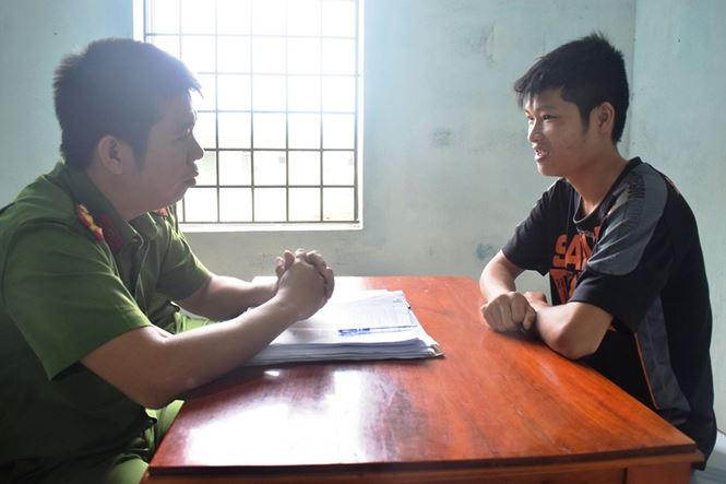 Thống khai, do cần tiền tiêu xài nên mang dao đi từ nhà ở Hương Trà vào thành phố Huế tìm thuê tài xế xe ôm chở trở lại quê nhằm mục đích uy hiếp cướp tài sản