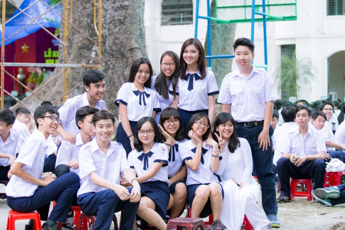 &Aacute; hậu Thuỳ Dung khoe n&eacute;t đẹp trong veo với đồng phục nữ sinh