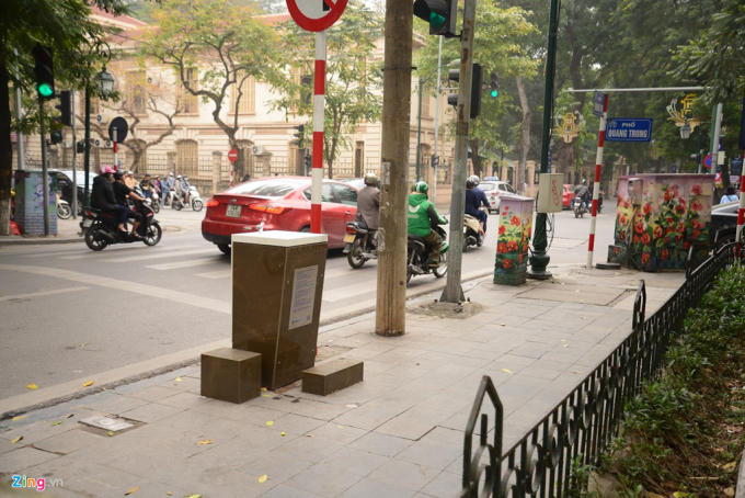 Hiện tại, ngoài trụ nước ở ngã tư Tràng Thi, Quang Trung còn 2 trụ nữa ở khu vực chợ Hàng Da và chợ Đồng Xuân. Các trụ nước đều có thêm 2 bậc nhỏ để các em nhỏ có thể uống nước.