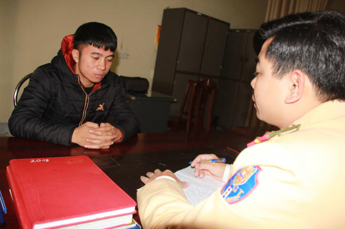 Tài xế Nguyễn Bá Cường tại cơ quan chức năng.