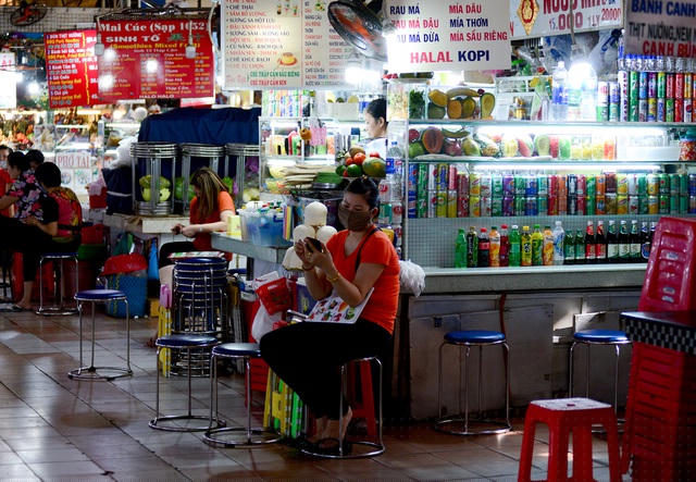 Khu ăn uống không còn nhộn nhịp như trước đây.