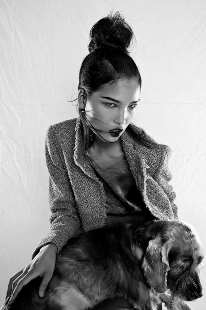 Chà Mi quyến rũ với cách tạo dáng đầy chuyên nghiệp.