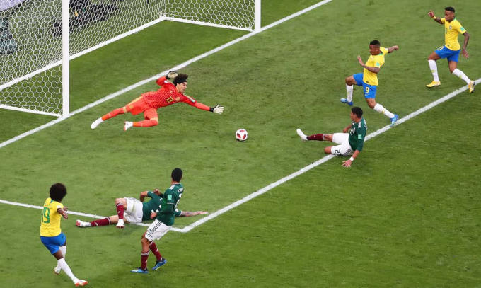Mexico chơi đầy quyết tâm nhưng họ không có một Neymar trong đội hình, nên lần thứ 7 liên tiếp bị loại ở vòng 1/8 World Cup