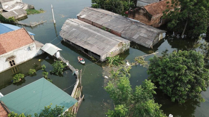 Người dân thôn Nam Hải, xã Nam Phương Tiến đã hơn chục ngày nay phải sống trong cảnh không nước, không điện.