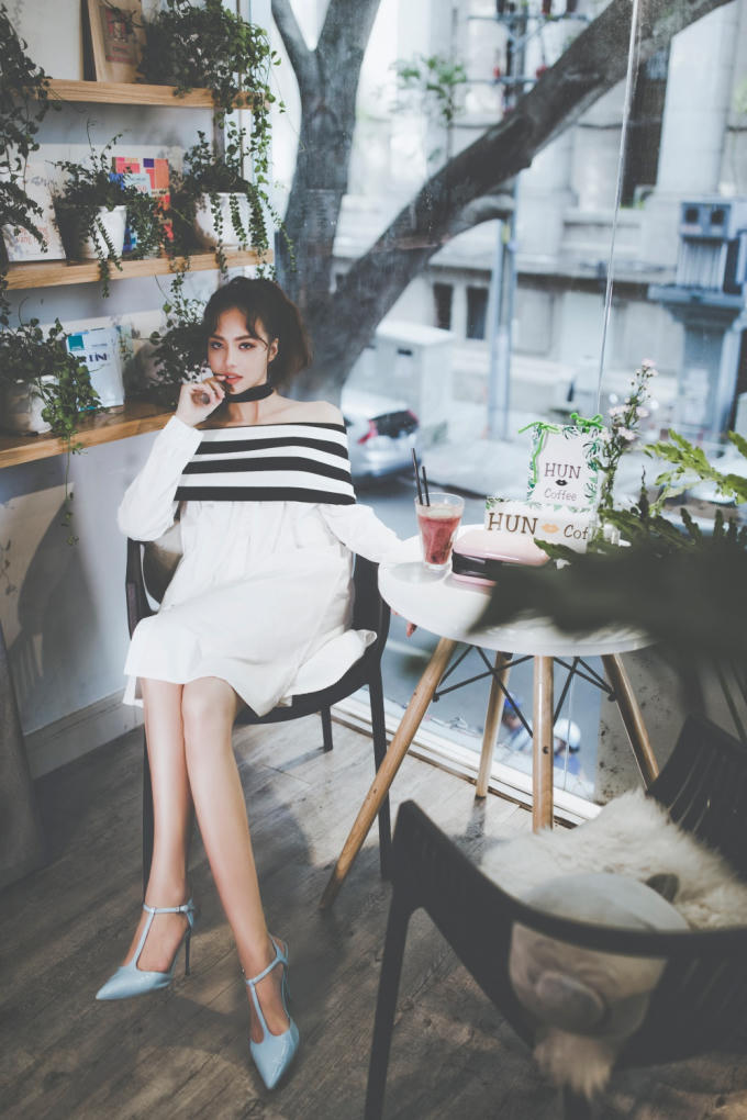Kiều Ngân nhanh nhạy trong việc cập nhật các xu hướng thời trang mới của Thế giới.