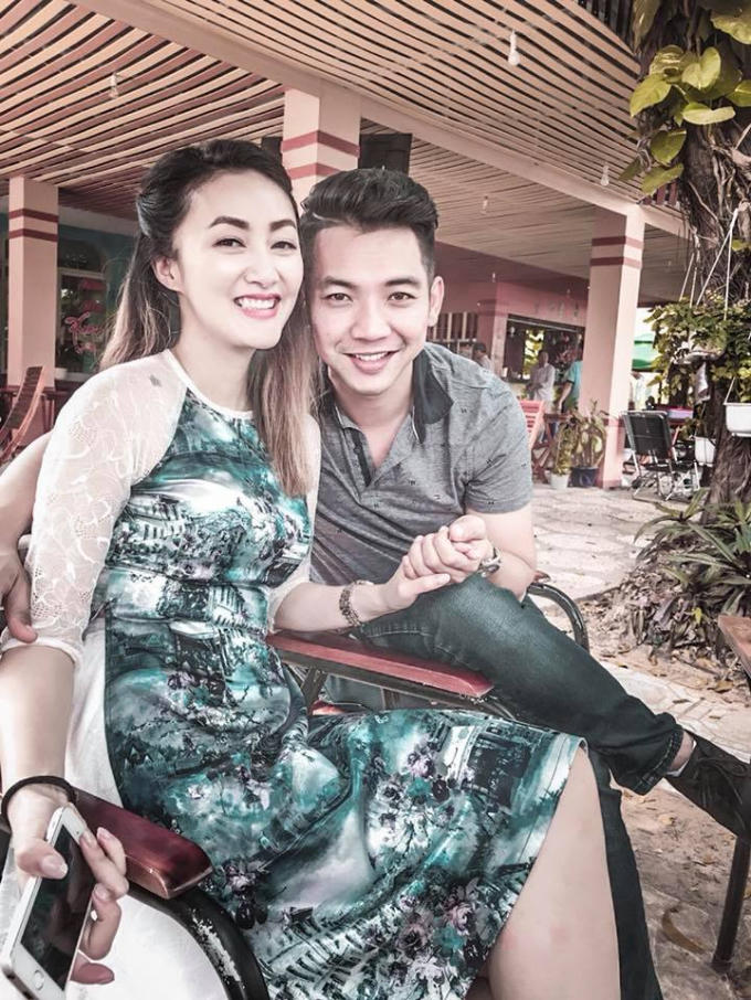 Mai Quốc Việt và vợ.