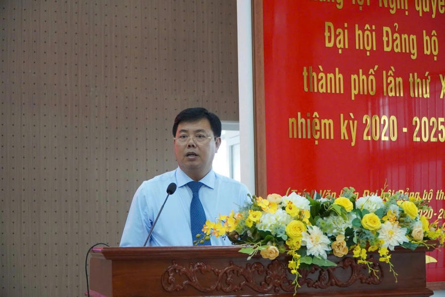 Bí thư Tỉnh ủy Kiên Giang Nguyễn Tiến Hải phát biểu tại Hội nghị công bố quyết định của Ban Thường vụ Tỉnh ủy về công tác cán bộ