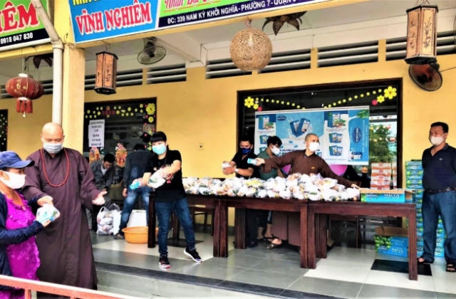 Triết lý kinh doanh trong dịch Covid-19: Từ thiện là kênh truyền thông hiệu quả