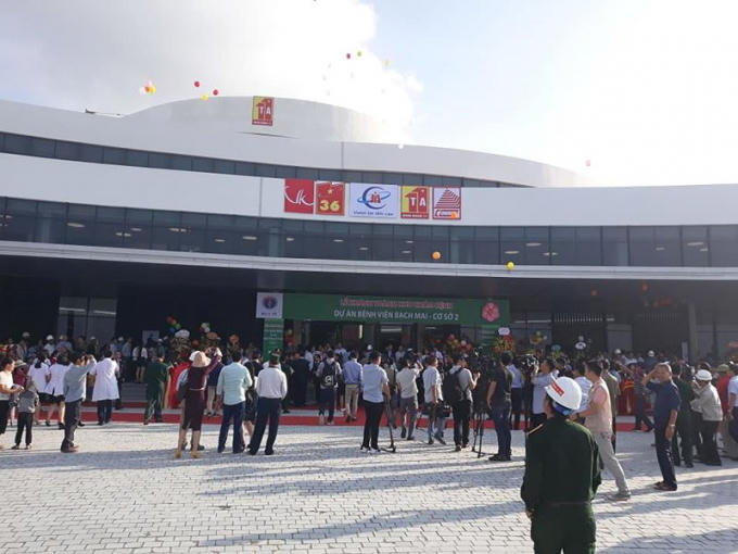 Nhiều người dân đã đến dự lễ khai trương để tìm hiểu thông tin