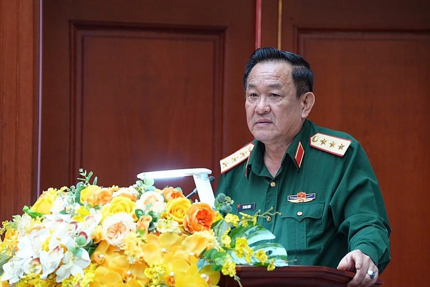 Thượng tướng Võ Minh Lương, Ủy viên Trung ương Đảng, Ủy viên Thường vụ Quân ủy Trung ương, Thứ trưởng Bộ Quốc phòng phát biểu chỉ đạo hội nghị.