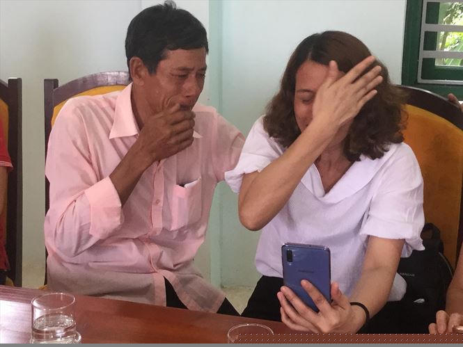 Cuộc đoàn viên cảm động của anh em Hon sau 22 năm xa cách. Ảnh: Duy Chiến