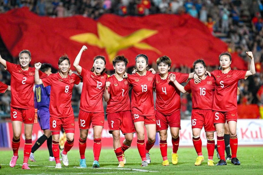 Đội tuyển bóng đá nữ Quốc gia Việt Nam là Đội vô địch SEA Games nhiều nhất, với 8 lần vô địch SEA Games. Vào đến tứ kết tại Đại hội thể thao Châu Á và vòng loại cuối cùng của Olympic 2020. Đặc biệt là thành tích lần đầu tiên tham dự Vòng chung kết giải Vô địch Bóng đá nữ Thế giới (World Cup) 2023. Năm 2022, đội vinh dự được Chủ tịch nước tặng Huân chương Lao động hạng Nhất. ảnh 7