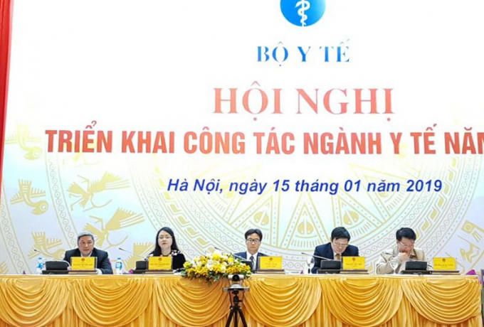 182 nh&acirc;n vi&ecirc;n y tế bị