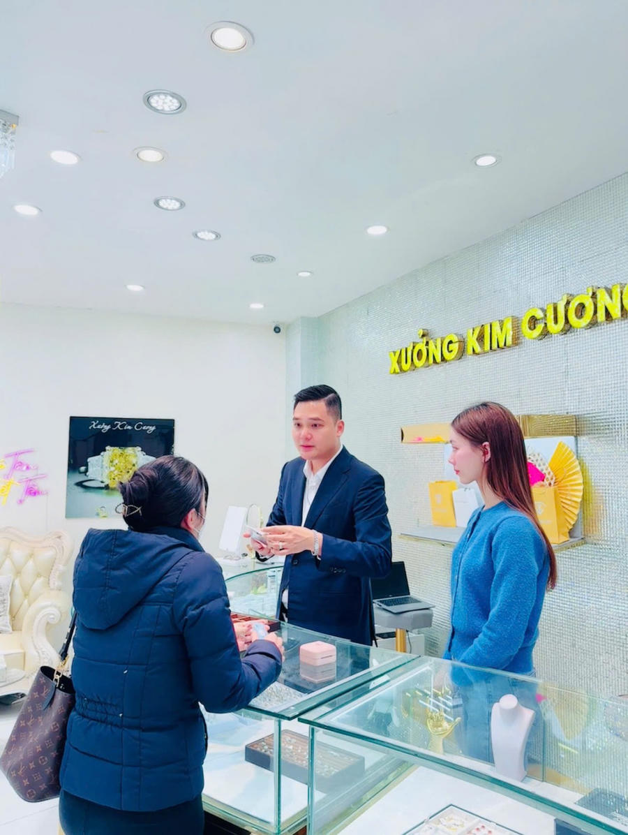 Bên cạnh những thành công trong kinh doanh, Bùi Xuân Tới còn nổi bật với những đóng góp tích cực cho cộng đồng.