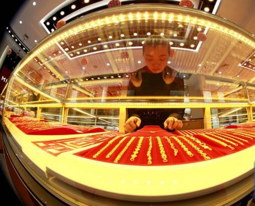 Giá vàng ngày 3/8: Vàng SJC cán mốc 37 triệu đồng/lượng (Ảnh minh họa)