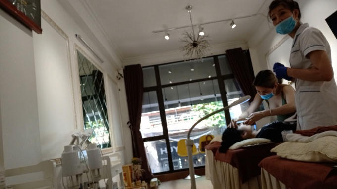 Cơ sở thẩm mỹ Kimhoo tuyển mẫu “thí nghiệm” nâng mũi với chi phí chỉ 9 triệu đồng cho gói sản phẩm 30 triệu (kèm theo yêu cầu được sử dụng hình ảnh để quảng cáo thương hiệu).