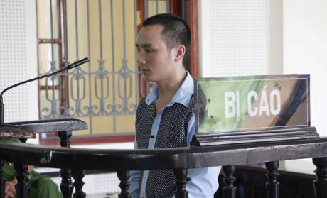Lầu Bá Chơ tại phiên xét xử.